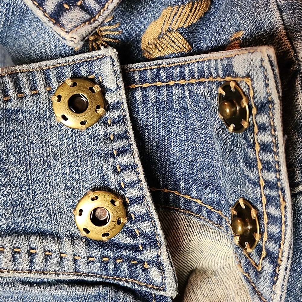 Medium Wash Denim Jacket Women’s M Fitted Jean Jacket Contrast Stitch Detail - Picture 11 of 15